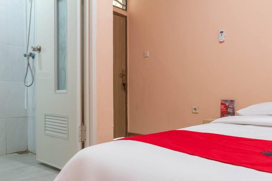 Reddoorz Near Istana Plaza 2 Hotel