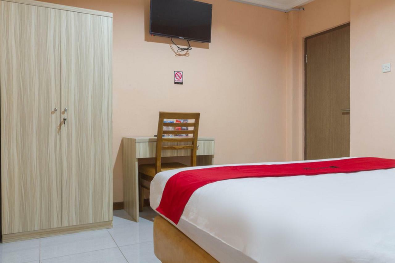 Hotel Reddoorz Near Istana Plaza 2 2*